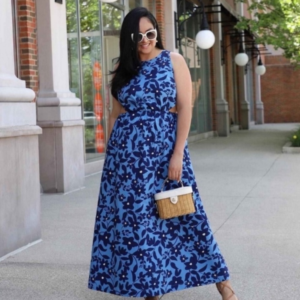 Who wear what blue floral drsss